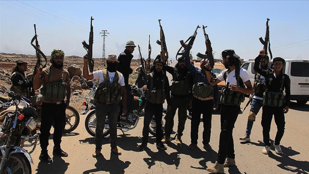 Suriye'de devrik rejim unsurları ile güvenlik güçleri arasında çatışma