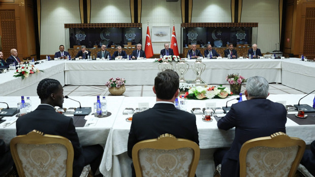 Erdoğan, Süper Lig'e çıkan takımların yönetici teknik heyet ve sporcularını kabul etti