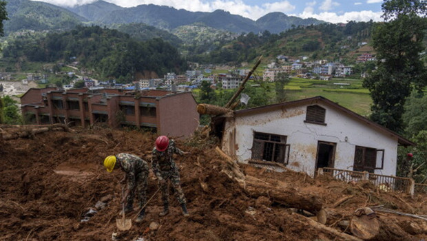 Nepal'de toprak kayması: 7 ölü, 5 kayıp