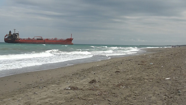 İHA saldırısına uğrayan tanker Samsun'da karaya oturdu